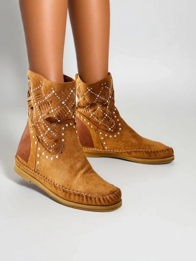 Royalfashion Női bokacsizma alacsony wedge-dzsel és szegecsekkel, indiai stílus