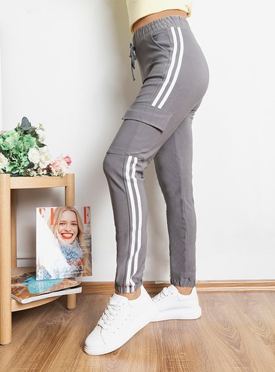 Női szürke, csíkos sportruha - ruházat