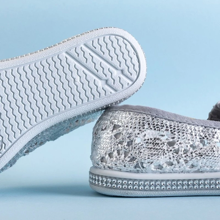 OUTLET Szürke csipke gyerekcipő ezüst szegéllyel Ozana - Lábbeli