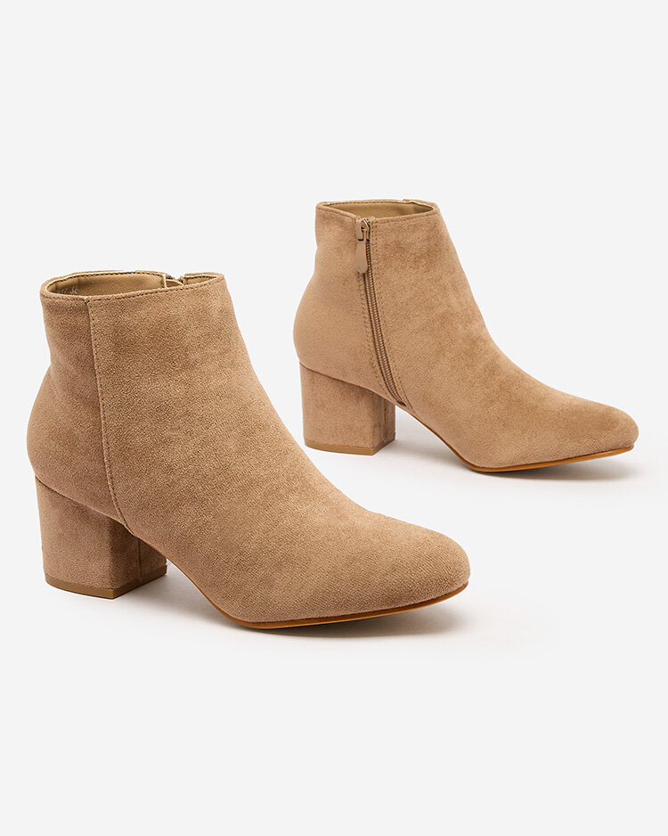 Royalfashion Világosbarna női alacsony tűsarkú csizma Referra