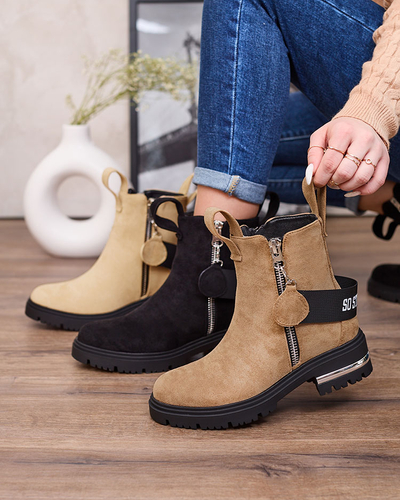 Royalfashion Barna öko-szarvasbőr csizma pánttal és cipzárral Redmisala