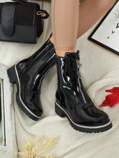 Lakkozott műbőr női bokacsizma cirkóniával Nuvina