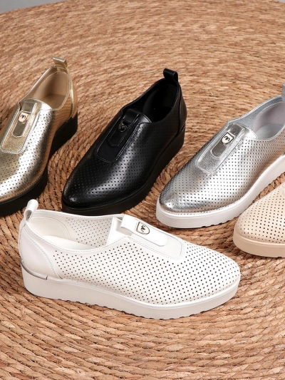 Royalfashion Slip-on női perforált cipők Goffies