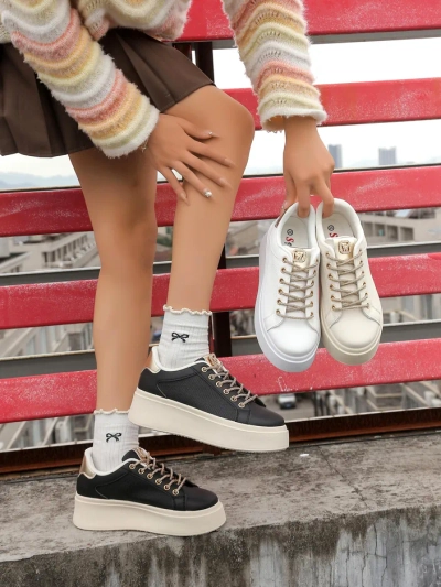 Royalfashion Női sportos sneaker dekoratív fűzővel Eone