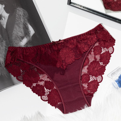 Női barna bugyi csipkével - Fehérnemű