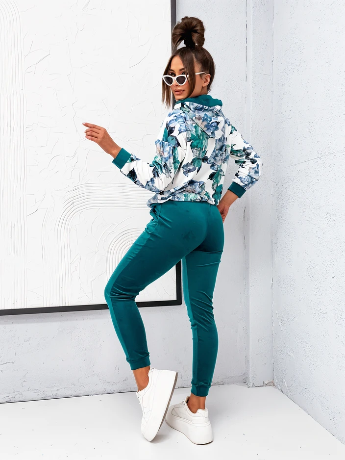 Royalfashion Női pamut szett, amely a bársonyra emlékeztet virágokkal