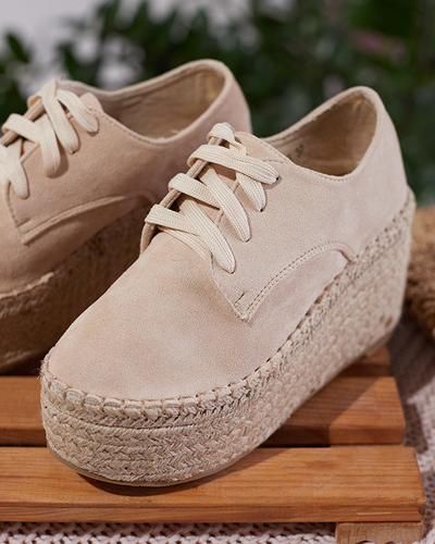 OUTLET Bézs ék alakú cipő Jakaia- Lábbeli