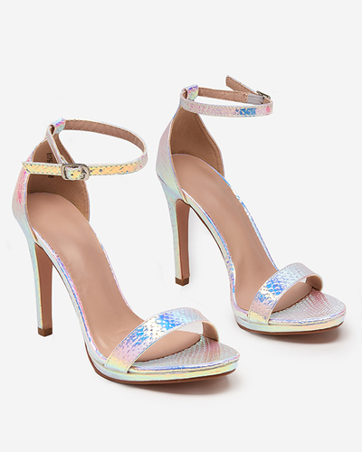 OUTLET Ezüst színű női holografikus szandál Fasiro tűsarkún - Lábbeli