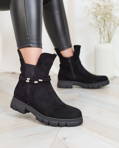 Royalfashion Fekete női csizma díszes pánttal Dafflo