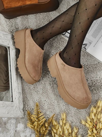 Rövid női a'la hócsizma bundával Calindra