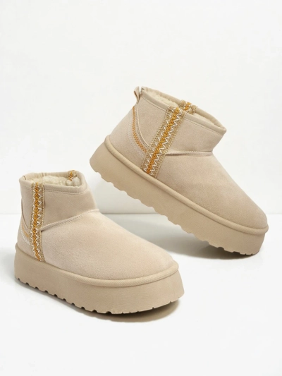 Pravel rövid női hócsizmák