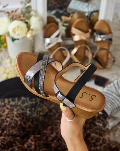 Royalfashion Női szandál cirkóval Bozi