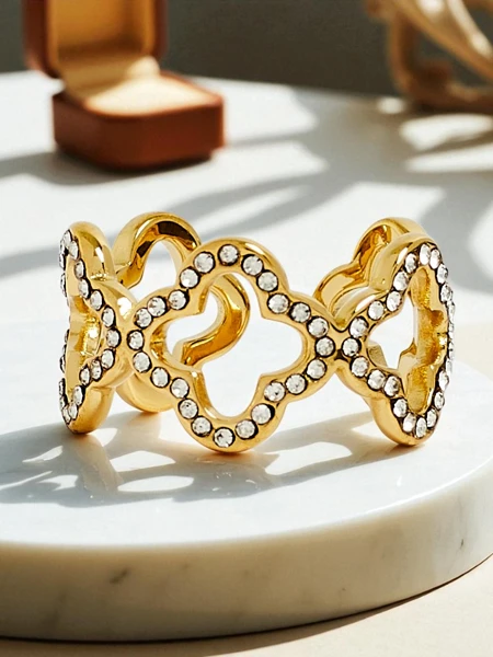 Ariadne Silverita karkötő kristályokkal