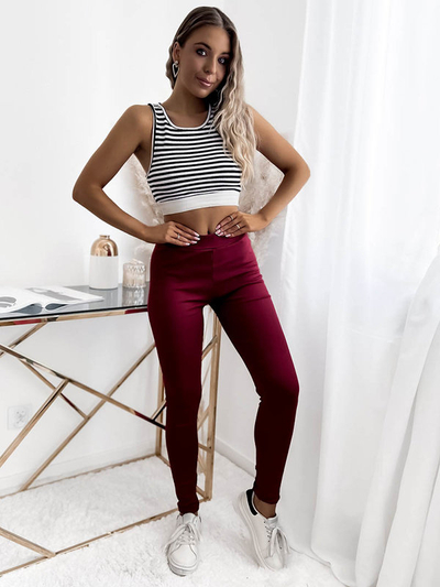 Női leggings burgundi színben- Ruházat