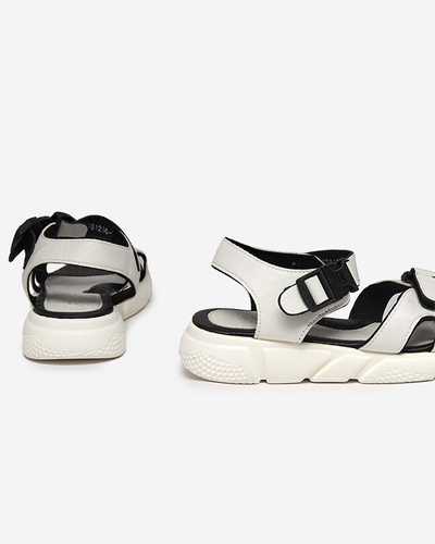 Fényes gyerekszandál fehér Leepe-Shoes-ban