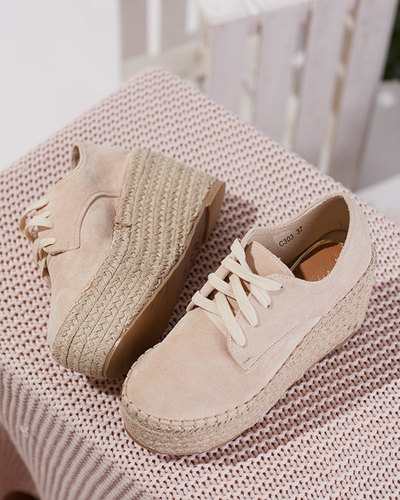 OUTLET Bézs ék alakú cipő Jakaia- Lábbeli