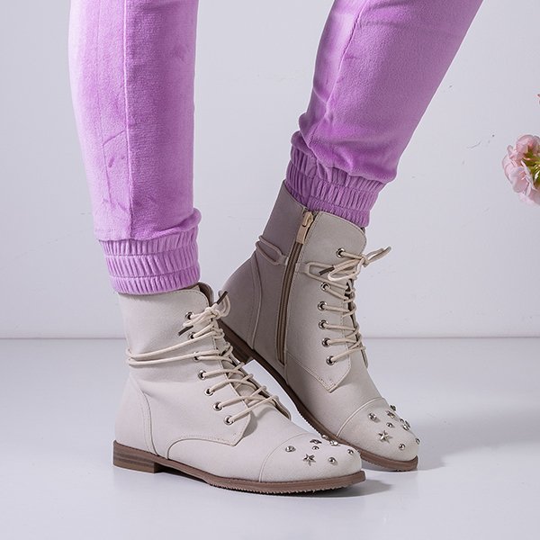 OUTLET Bézs női csizma díszítéssel Matildat - Lábbeli