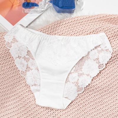 Női fehér bugyi csipkével - Fehérnemű