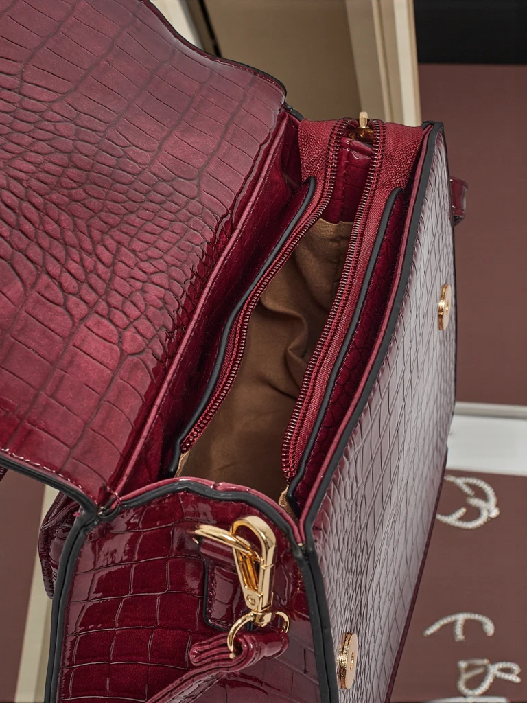 Lakkozott kis női műbőr táska Veluna