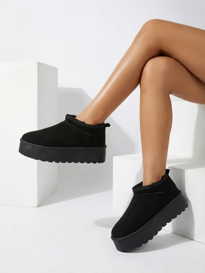 Royalfashion Női rövid csizma a'la hócsizma Ozozi