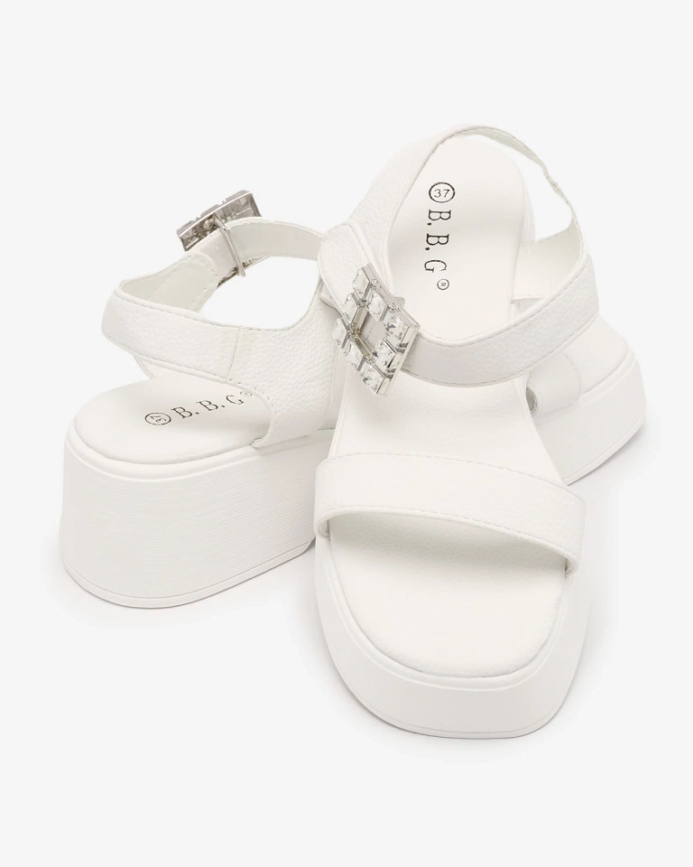 Royalfashion Fehér női díszített szandál egyszínű talppal Lorexi