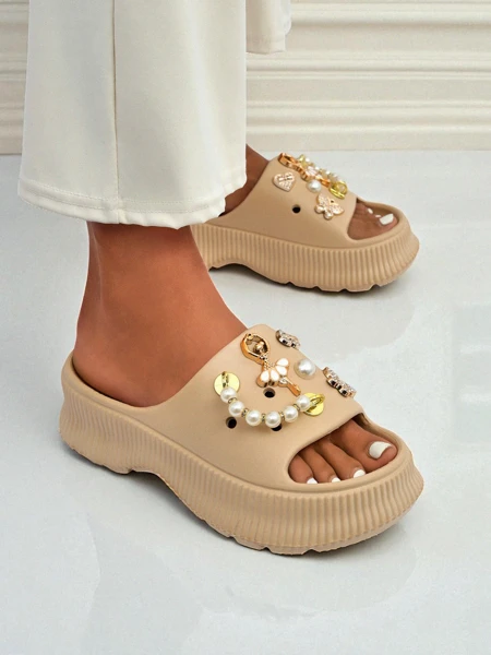 Royalfashion Női gumiszandál díszítéssel Slash Glam