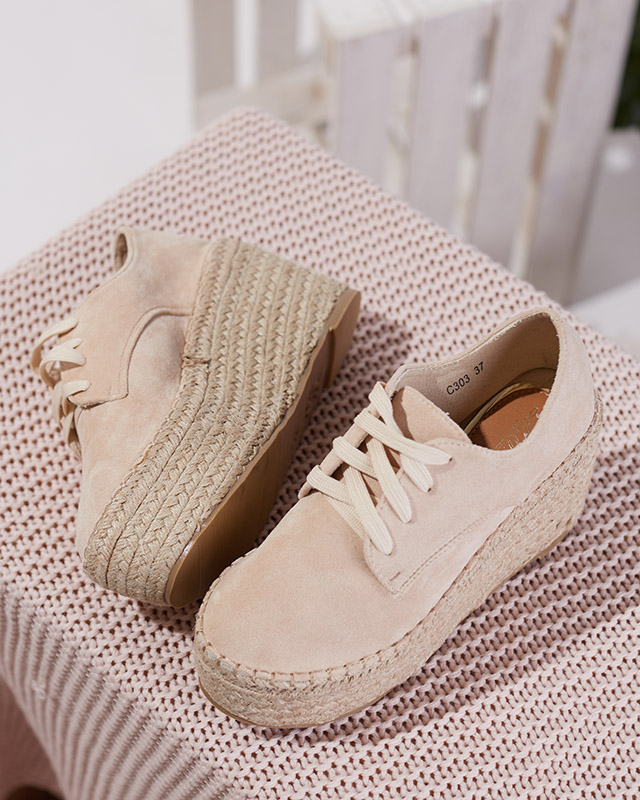 OUTLET Bézs ék alakú cipő Jakaia- Lábbeli