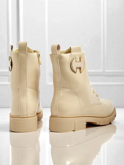 Kalen lakkozott fűzős női bokacsizma