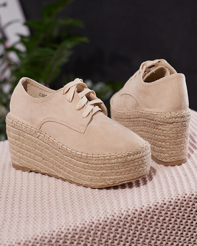 OUTLET Bézs ék alakú cipő Jakaia- Lábbeli