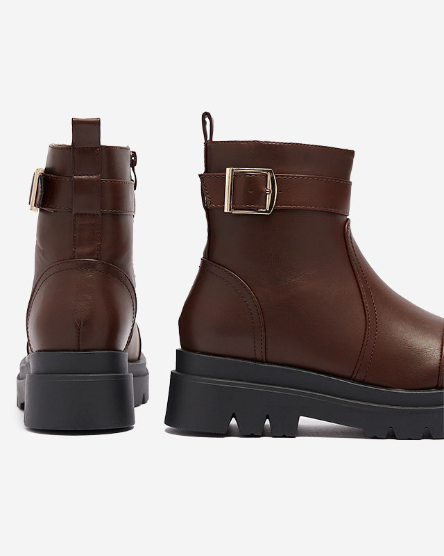 Sötétbarna női csizma csattal Utilas - Lábbeli