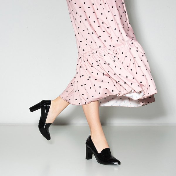 OUTLET Fekete lakkpumpák a Lorinda oszlopon - Lábbeli