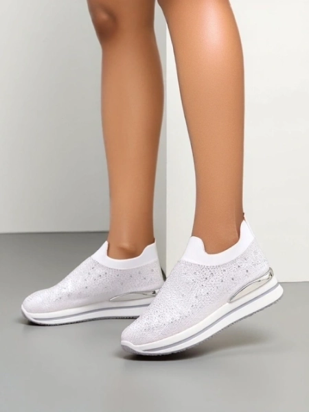 Royalfashion Női slip-on textil sportcipő strasszkövekkel Adeq