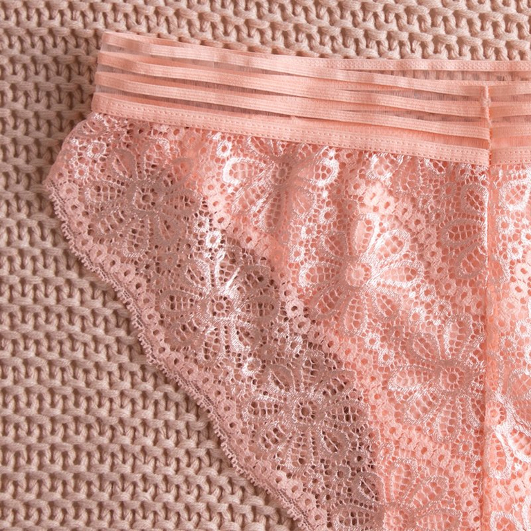 Női világos rózsaszín bugyi csipkével - Fehérnemű