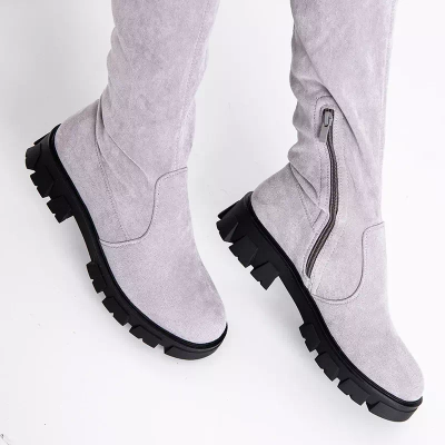 OUTLET Eco - velúr szürke csizma, lapos sarokkal a térd felett Engi- Cipő