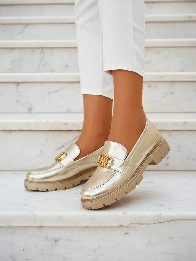 Chloé arany mokaszinok, elegáns női stílus