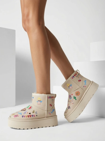 Royalfashion Rövid női hó csizmák Hanaga matricákkal