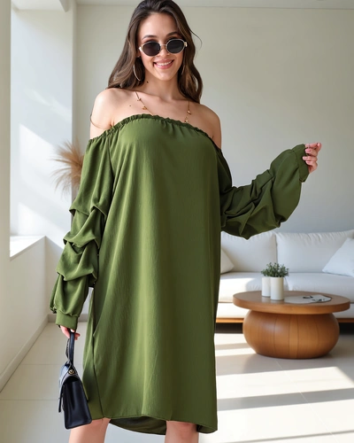 Royalfashion Simogató női ruha, amelyet a spanyol stílus ihletett fodrokkal.