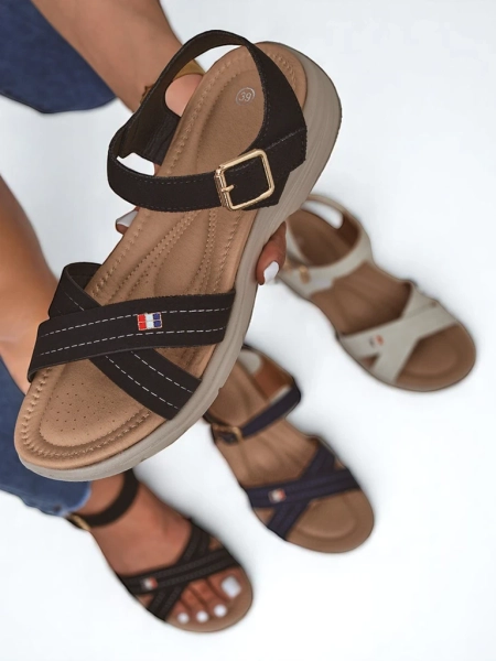 Royalfashion Női lapos sarkú Nirras szandál