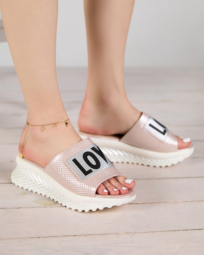 Rózsaszín fényes női papucs Sosha- Footwear felirattal