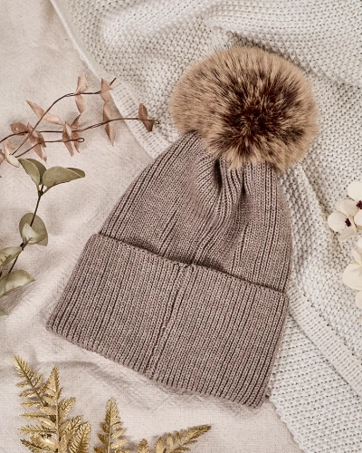 Royalfashion Női téli sapka bóbitával