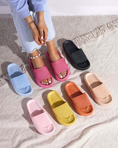 OUTLET Zöld gumipapucs Torika dombornyomással - Lábbeli