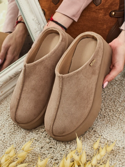 Rövid női a'la hócsizma bundával Calindra