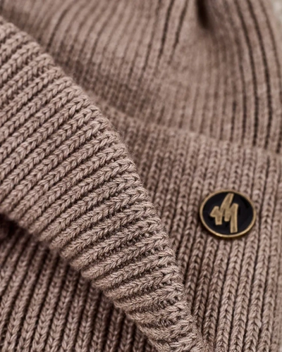 Royalfashion Női téli sapka bóbitával