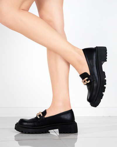OUTLET Fekete női cipő arany lánccal Chemko- Footwear