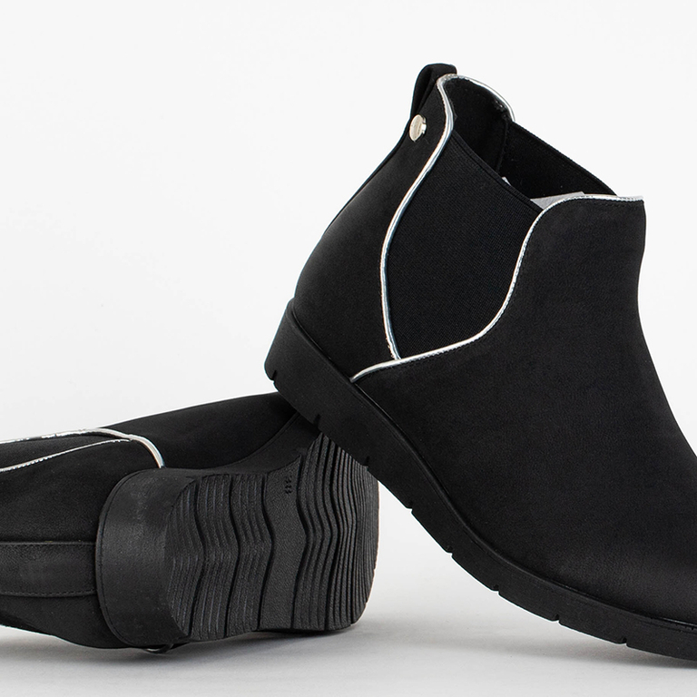 OUTLET Elegáns női csizma fekete Zulla- Lábbeli