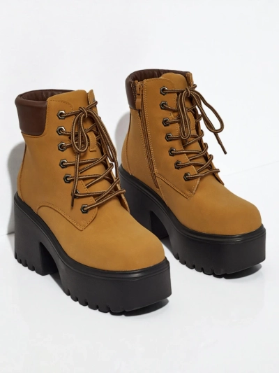 Női eco velúr bokacsizma vastag sarokkal és platformmal Tavlissa