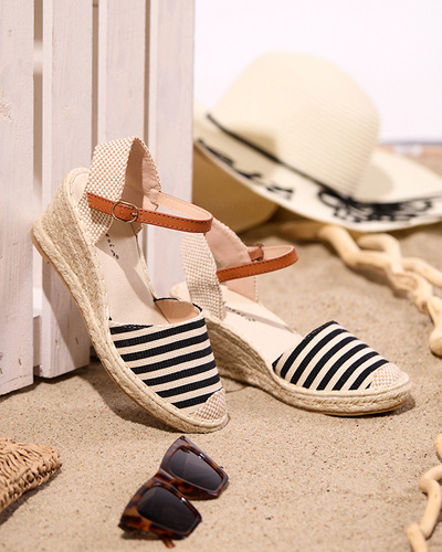 OUTLET Fekete női espadrillák csíkokkal a Mecera éken - Cipők