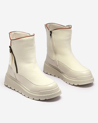 Krémszínű női lapos sarkú csizma Mefina- Footwear