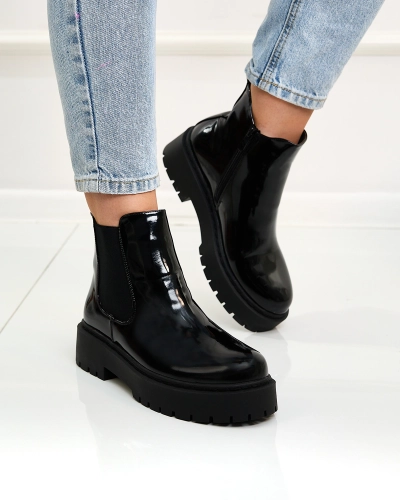 Royalfashion Fekete lakkozott női nem sarkos Glossy Chic csizma