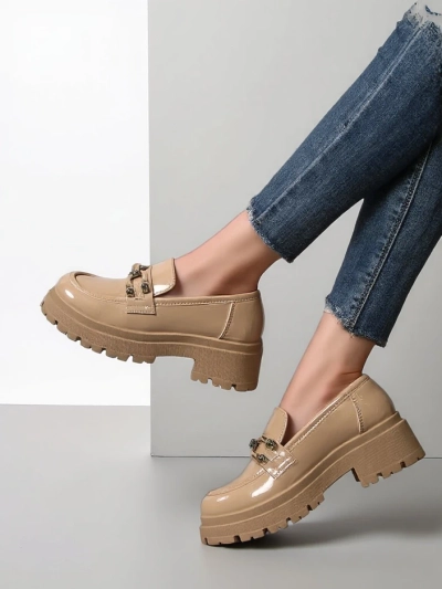 Royalfashion Női lakkbőr loafer Arieda